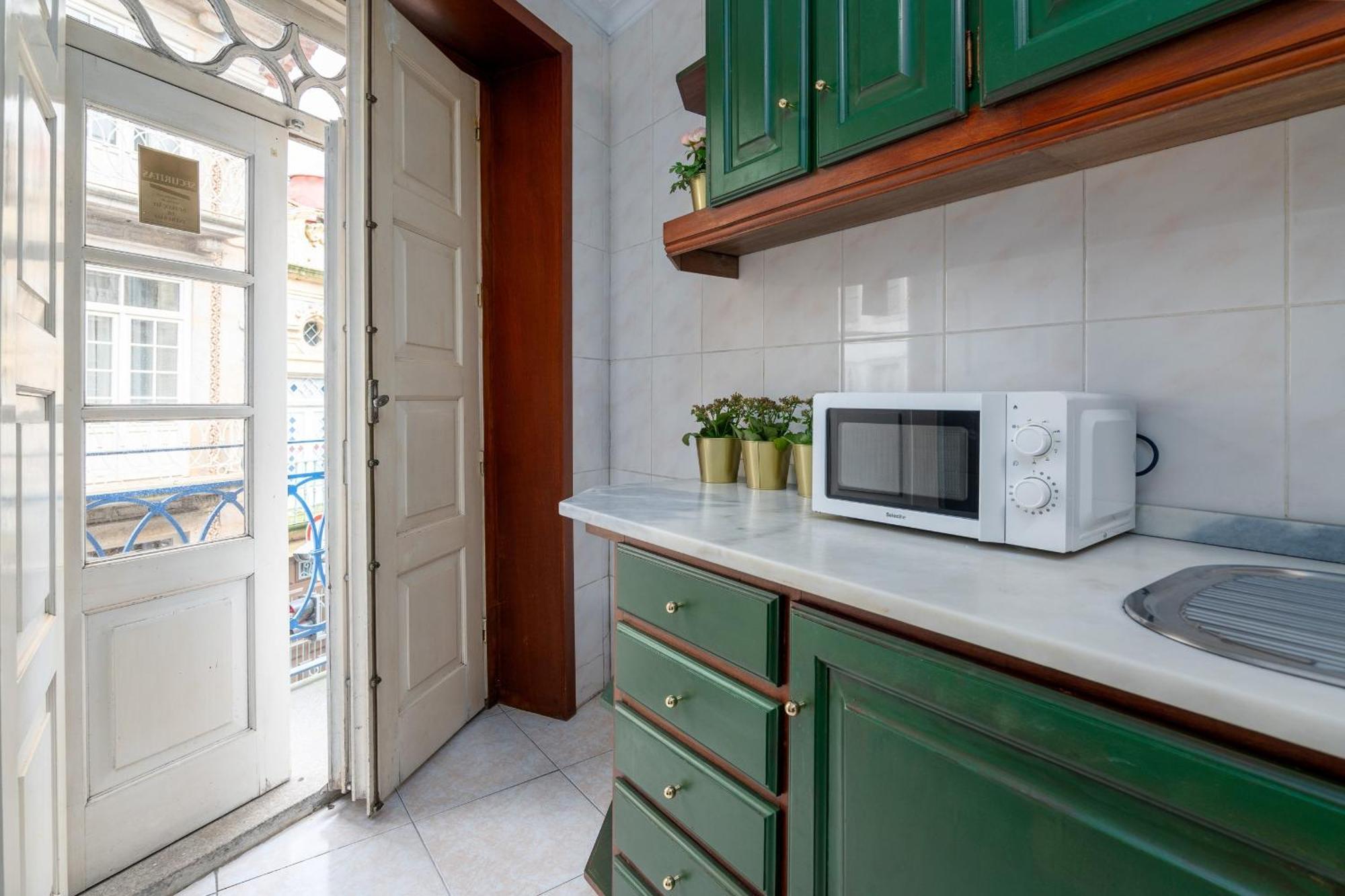 Appartement Renovated Feb25 Clerigos Cozy Balcony With Self Check In à OOporto Extérieur photo